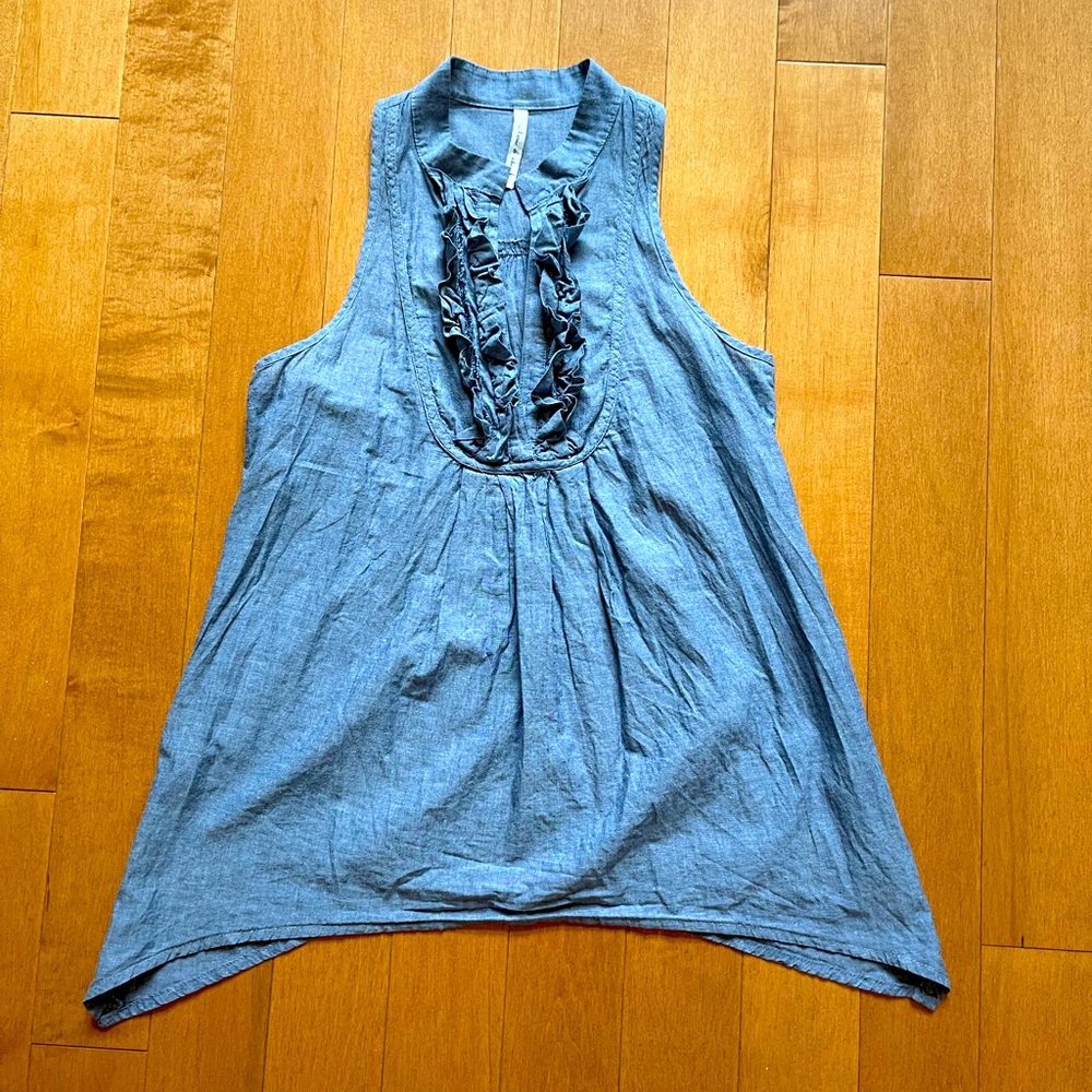 Willow & Clay Chambray Ruffle Top in Small